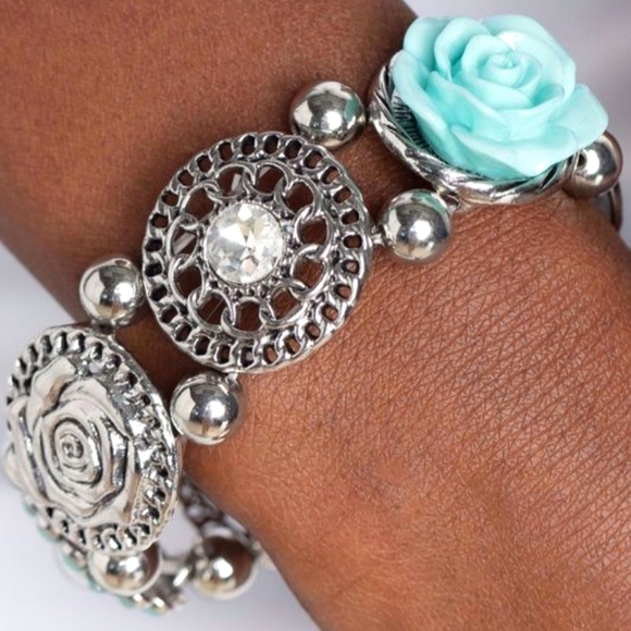 Beautiful Victorian Flower Bracelet - Picture 2 of 2